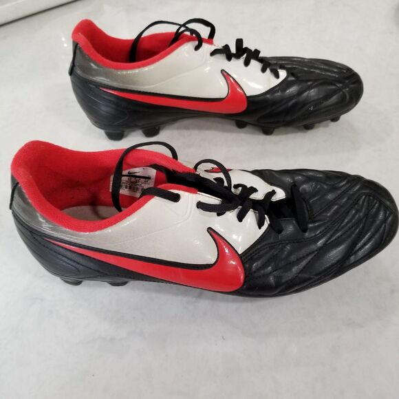 Nike Medio FG US 11 Black Red White Cleats 442122-061 Year 2011 - Picture 1 of 10